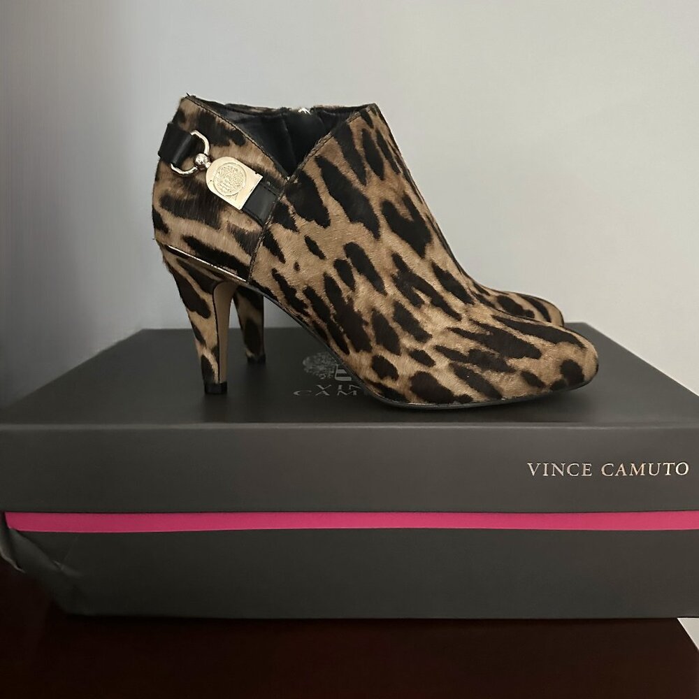 Vince Camuto Vesela Ankle Booties Size 6